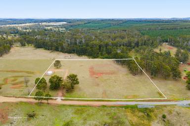 Residential Block For Sale - QLD - Mount Luke - 4352 - A Rare 4.05ha Lifestyle Opportunity with Spectacular Mountain Views (Image 2)
