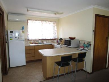 House For Lease - VIC - Bairnsdale - 3875 - NEAT & COMFORTABLE 2-BEDROOM UNIT  (Image 2)