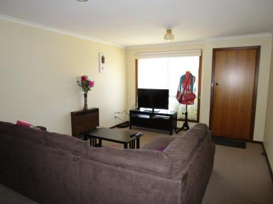 House For Lease - VIC - Bairnsdale - 3875 - NEAT & COMFORTABLE 2-BEDROOM UNIT  (Image 2)