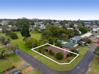 House For Sale - QLD - Rockville - 4350 - Opportunity Adjoining Doherty St Park & only 100m from Saint Andrew's Hospital  (Image 2)