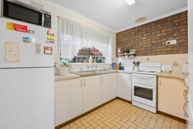Unit For Sale - VIC - Mildura - 3500 - CENTRALLY LOCATED UNIT  (Image 2)