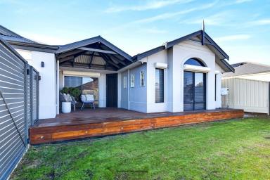 House For Sale - WA - Ashby - 6065 - Room for Everyone, Close to Everything (Image 2)