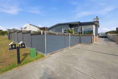 House For Lease - TAS - Warrane - 7018 - Beautiful & Spacious Family Home in a Prime Warrane Location  (Image 2)