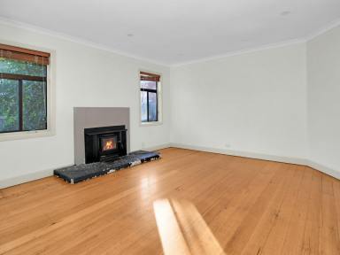 House For Sale - VIC - Lindenow - 3865 - 4 BEDROOM HOME ON A CORNER ALLOTMENT  (Image 2)