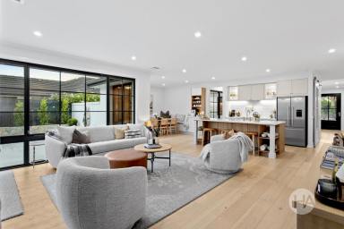 House For Sale - VIC - Mount Eliza - 3930 - Decadent in Design  (Image 2)
