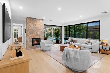 House For Sale - VIC - Mount Eliza - 3930 - Decadent in Design  (Image 2)