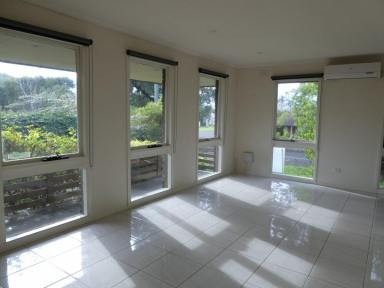 House For Lease - VIC - Bairnsdale - 3875 - 3 BEDROOM HOUSE IN BAIRNSDALE  (Image 2)