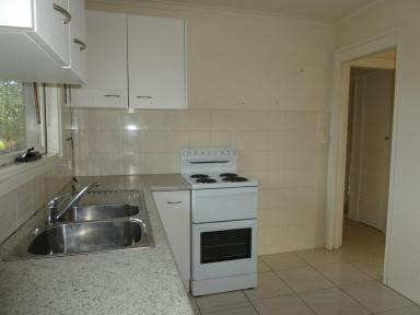 House For Lease - VIC - Bairnsdale - 3875 - 3 BEDROOM HOUSE IN BAIRNSDALE  (Image 2)