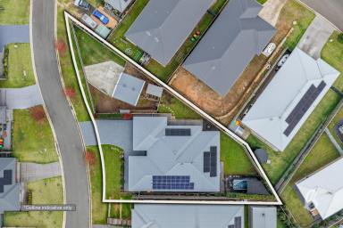House For Sale - NSW - Greta - 2334 - Expansive Modern Family Home with Shed & Swim Spa  (Image 2)