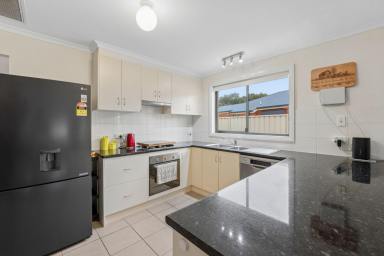 House For Sale - VIC - Mildura - 3500 - MODERN FAMILY LIVING  (Image 2)