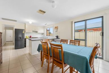 House For Sale - VIC - Mildura - 3500 - MODERN FAMILY LIVING  (Image 2)