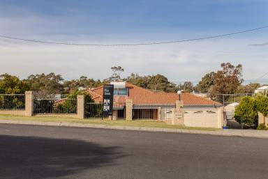 House For Sale - WA - Australind - 6233 - Feature-Packed Family Home with Ultimate Entertainer’s Backyard  (Image 2)