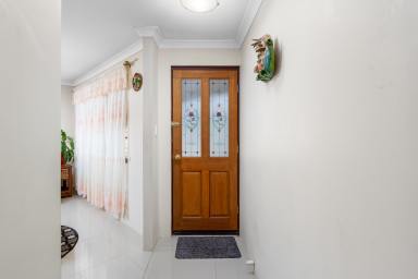 House For Sale - WA - Australind - 6233 - Feature-Packed Family Home with Ultimate Entertainer’s Backyard  (Image 2)