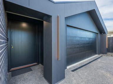 House For Sale - VIC - Eastwood - 3875 - THE PERFECT BLEND OF LUXURY AND LIFESTYLE  (Image 2)