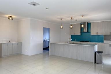 House For Lease - WA - Halls Head - 6210 - Modern Family Home in Halls Head  (Image 2)