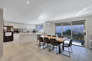 House For Sale - VIC - Drouin - 3818 - ATTENTION INVESTORS (Image 2)