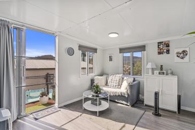 House For Lease - TAS - Geilston Bay - 7015 - Stunning One-Bedroom Flat with Spectacular Views - $450 Per Week (Image 2)