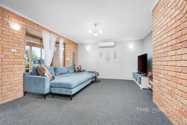 House For Sale - WA - Sunset Beach - 6530 - Coastal Convenience with Room to Grow  (Image 2)