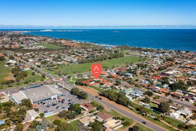 House For Sale - WA - Sunset Beach - 6530 - Coastal Convenience with Room to Grow  (Image 2)