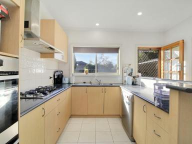 House For Sale - VIC - Bairnsdale - 3875 - CONVENIENT WEST BAIRNSDALE LIVING  (Image 2)