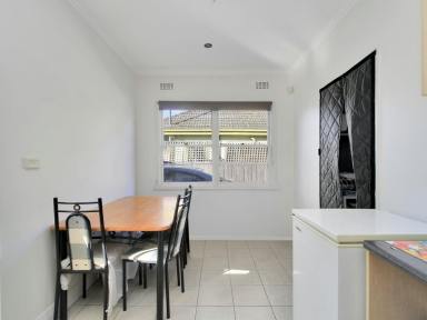 House For Sale - VIC - Bairnsdale - 3875 - CONVENIENT WEST BAIRNSDALE LIVING  (Image 2)