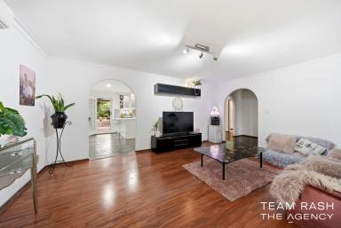 House For Sale - WA - Greenwood - 6024 - GREAT OPPORTUNITY TO BRING BACK THE SPARKLE (Image 2)