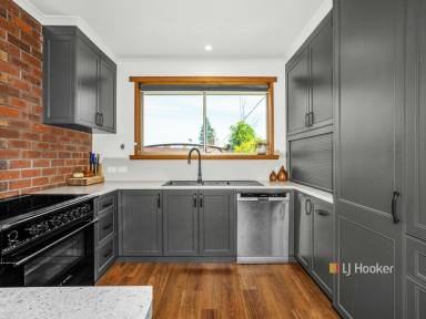 House For Sale - TAS - Railton - 7305 - Update Home, Big Block  (Image 2)