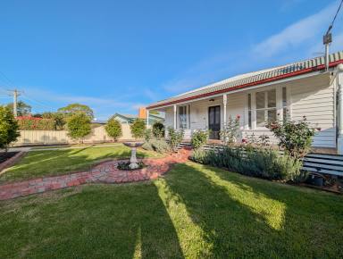 House For Sale - VIC - Swan Hill - 3585 - Charming Renovated Weatherboard - Walk to the River & CBD!  (Image 2)