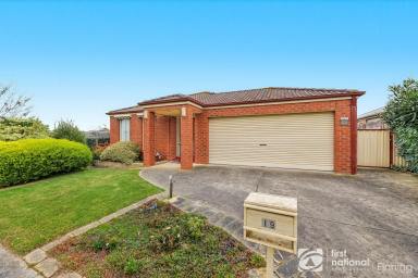 House For Sale - VIC - Pakenham - 3810 - PERFECT FOR THE GROWING FAMILY  (Image 2)