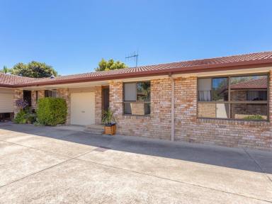 Unit For Lease - NSW - Old Bar - 2430 - NEAT & TIDY ONE BEDROOM UNIT  (Image 2)