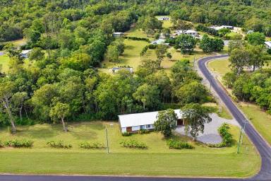 House For Sale - QLD - Ellerbeck - 4816 - Recently Completed Lifestyle Retreat with Spectacular Mountain Views (Image 2)