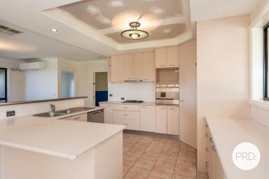 House For Lease - NSW - Lavington - 2641 - SPACIOUS FAMILY HOME WITH POOL (Image 2)