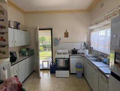 House For Sale - NSW - Inverell - 2360 - Ideal First Home or Investment  (Image 2)
