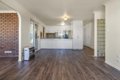House For Lease - QLD - Kearneys Spring - 4350 - Spacious Family Home in Sought-After Pocket of Kearneys Spring  (Image 2)
