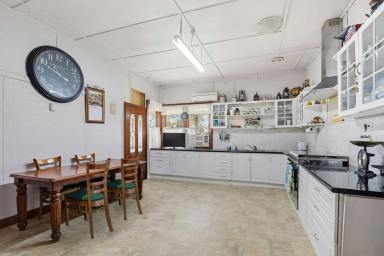 House For Sale - VIC - Calivil - 3573 - 2 homes on 9.5 acres  (Image 2)
