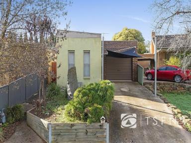 House For Sale - VIC - Spring Gully - 3550 - Contemporary Living in a Premier Spring Gully Setting  (Image 2)