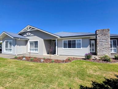 House For Sale - QLD - Highfields - 4352 - DUAL LIVING MODERN FAMILY HOME, GRANNY FLAT, LARGE 3-BAY SHED + SOLAR 17.2KW.  (Image 2)