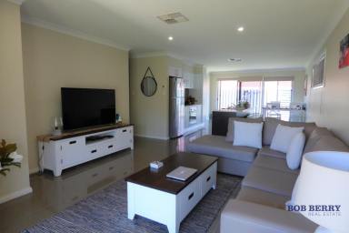 Duplex/Semi-detached For Lease - NSW - Dubbo - 2830 - Modern & Stylish Furnished Duplex Close To CBD  (Image 2)