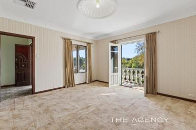House For Sale - WA - Kingsley - 6026 - UNDER OFFER - Magnificent Family Residence! (Image 2)