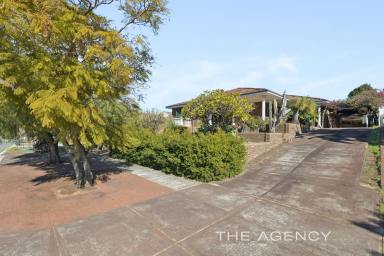 House For Sale - WA - Kingsley - 6026 - Magnificent Family Residence!  (Image 2)