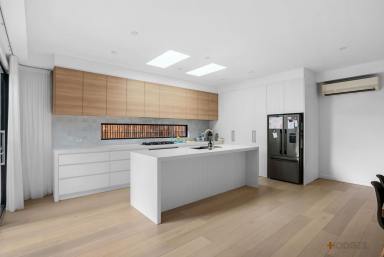 Townhouse For Lease - VIC - Mentone - 3194 - Contemporary Bayside Living with Premium Finishes  (Image 2)