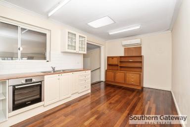 House For Lease - WA - Orelia - 6167 - Good sized Family Home  (Image 2)