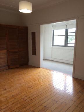 Apartment Leased - NSW - Coogee - 2034 - Spacious, light 2 br + sunroom. Close to beach, cafes and public transport  (Image 2)