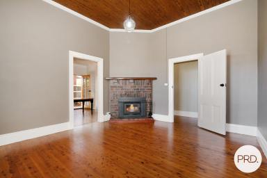 Townhouse For Lease - NSW - Albury - 2640 - CENTRAL CHARM ON WYSE!  (Image 2)