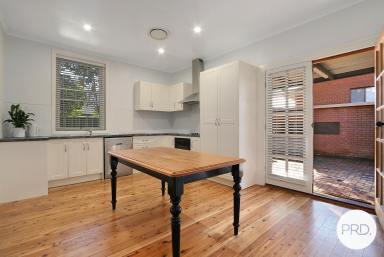 Townhouse For Lease - NSW - Albury - 2640 - CENTRAL CHARM ON WYSE! (Image 2)