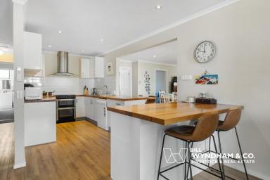 House For Lease - VIC - Metung - 3904 - Spacious Coastal Family Home with Flexible Furnished or Unfurnished Leasing in Peaceful Metung Location  (Image 2)