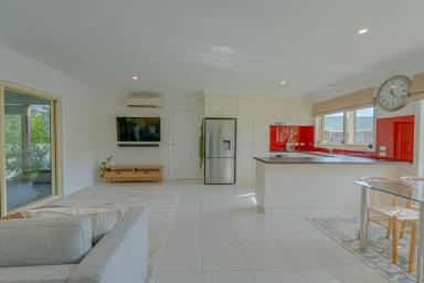 House For Sale - VIC - Myrtleford - 3737 - Modern Living in a Peaceful Court Location  (Image 2)