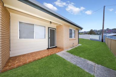 Unit For Sale - NSW - Tumut - 2720 - Spacious Inner-town Two-Bedroom Living  (Image 2)