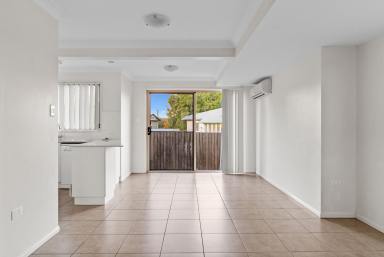 Unit For Lease - QLD - Newtown - 4350 - CENTRALLY LOCATED 3 BEDROOM TOWNHOUSE!  (Image 2)