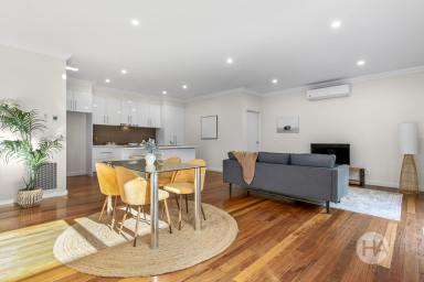 Unit For Sale - VIC - Rosebud - 3939 - Modern Unit with Double Garage  (Image 2)